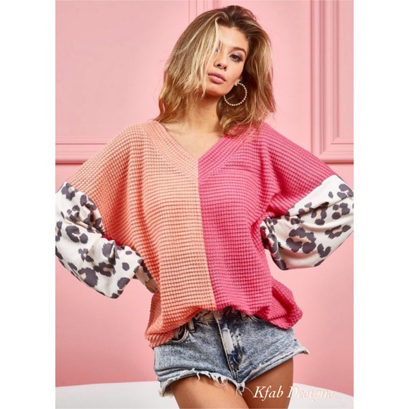 ❤️LAST! V Neck Color Block Leopard Detail Super Soft Top - Picture 7 of 11